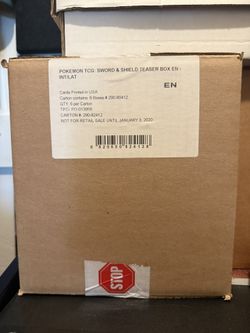 Pokémon Meowth Vmax Special Collection Sealed Case