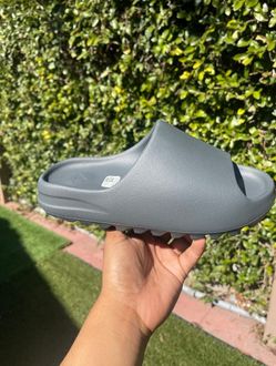 Yeezy Slide Slate Grey