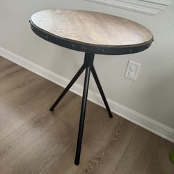 Round End Table/Night Stand