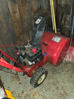 2 running snowblowers (for parts or repair they both do need buckets)