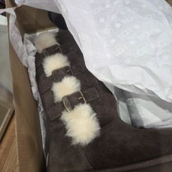 Womens Uggs Brown Size 5