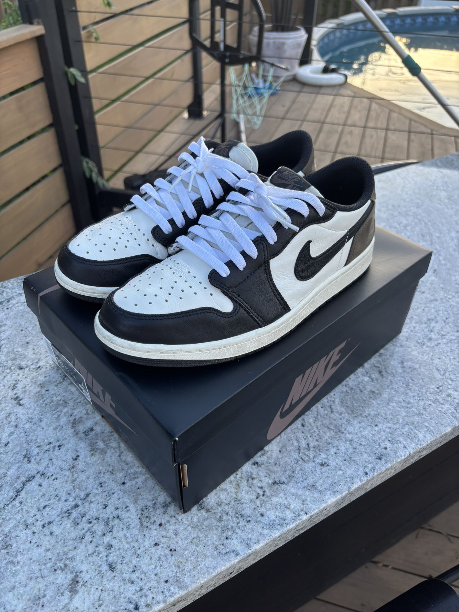 Jordan 1 Mocha Low Size 10