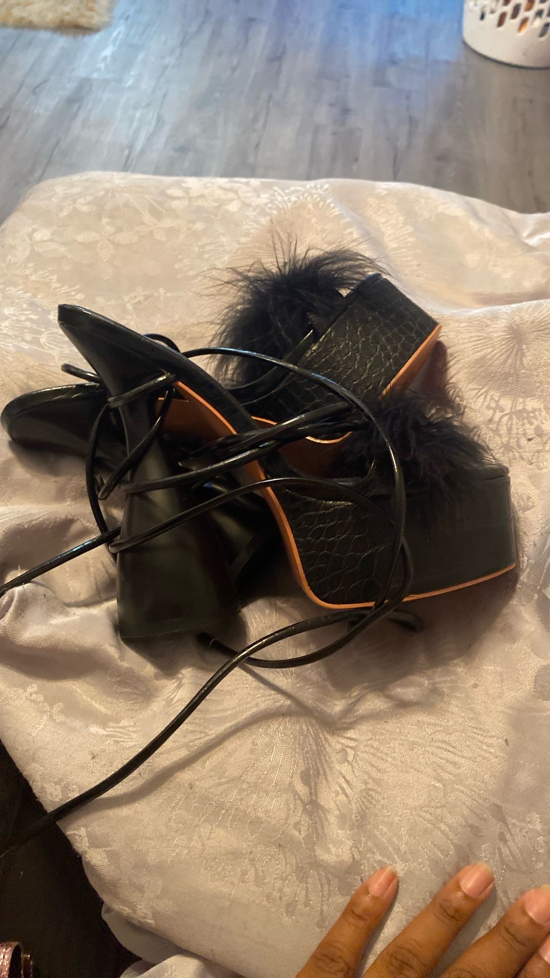 Size 8 Feather Strap Around Heels
