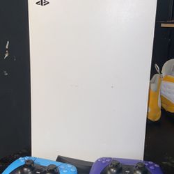 Playstation 5 with box and 2 controllers(LOOKING TO TRADE FOR PC ONLY) for  Sale in Montgomery, PA - OfferUp