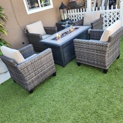 New , Assembled Fire Pit  / Patio Set  / Outdoor Furniture. 