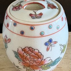 Vintage Chinese porcelain spice jar
