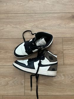Air Jordan 1 High Dark Mocha Sneakers