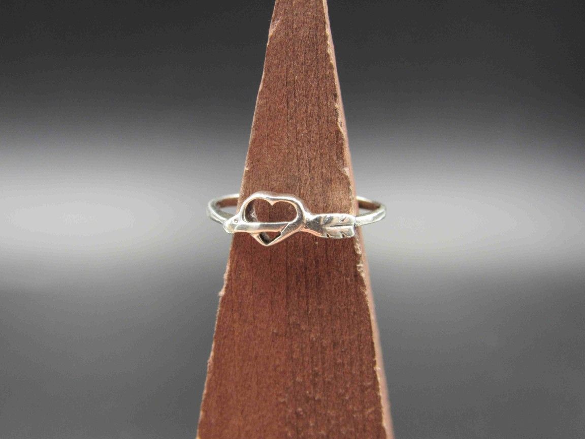 Size 7.75 Sterling Silver Arrow Through The Heart Band Ring Vintage Statement Engagement Wedding Promise Anniversary Bridal Cool Special