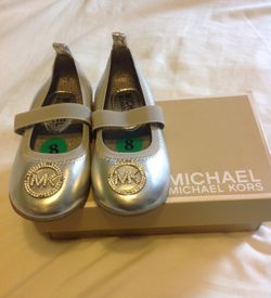 Toddler Girls' Michael Kors Silver Dress shoes!