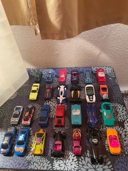 26 vintage toy cars with dual sided see thru case with handle