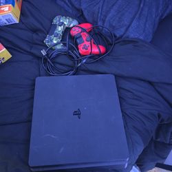 Ps4 And 2 Controllers
