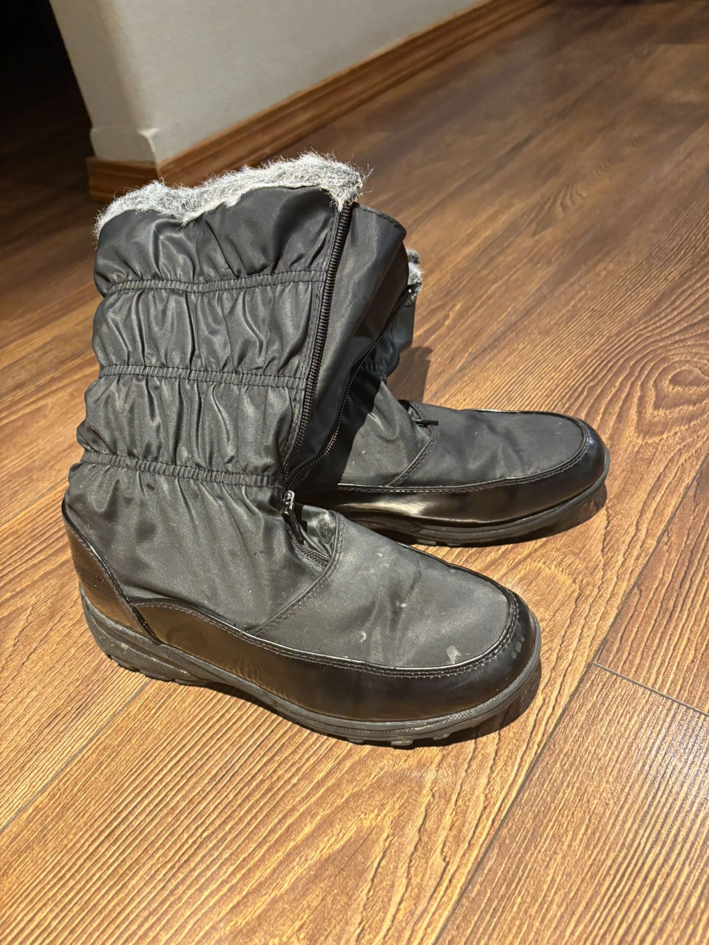 Women’s Waterproof Snow Boots