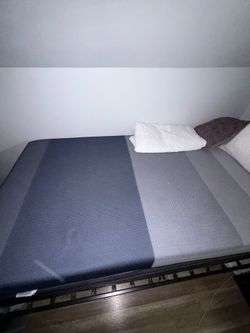 Twin mattress /box/ frame