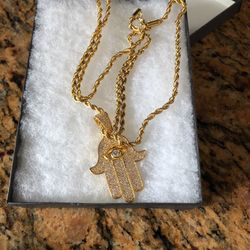 Gorgeous Hamsa Hand Pendant With Chain
