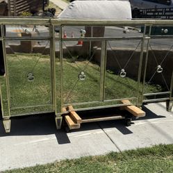Mirrored Console And Table 