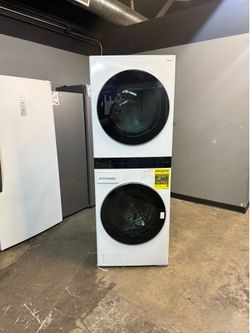🔥 LG - 4.5 Cu. Ft. HE Smart Front Load Washer and 7.4 Cu. Ft. Gas Dryer WashTower with Steam and Built-In Intelligence - White🔥