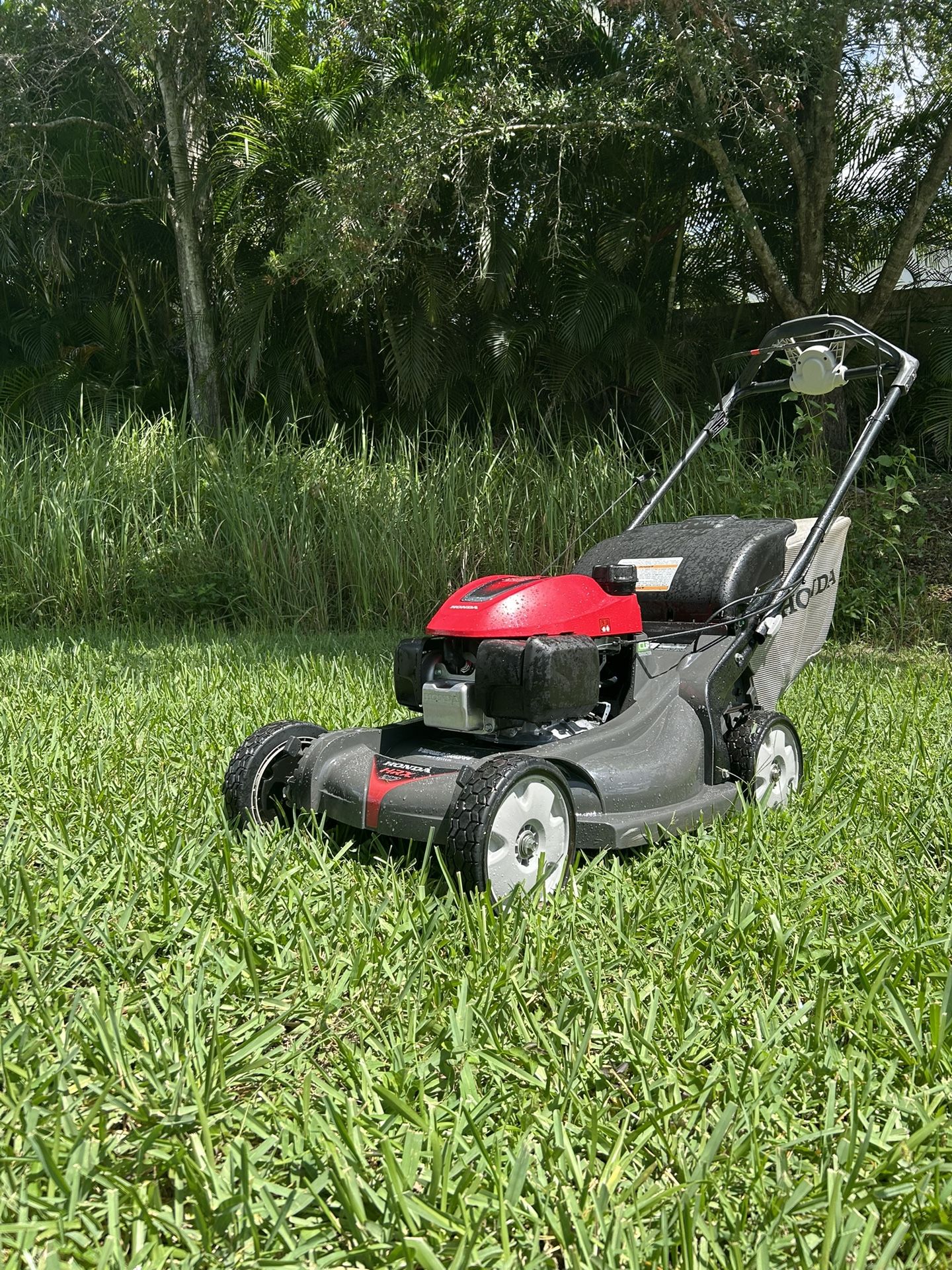 Like New Honda HRX Self Propelled Lawn Mower