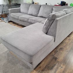 Ashely 2pc Sectional