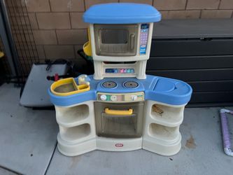 FREE Play Kitchen