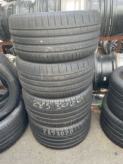 275/35/19 and 285/30/20 Pirelli run flat 275/35ZR19 285/30ZR20 staggered set of matching 4 tires in great condition 400$ for 4 tires plus tax . Mount 