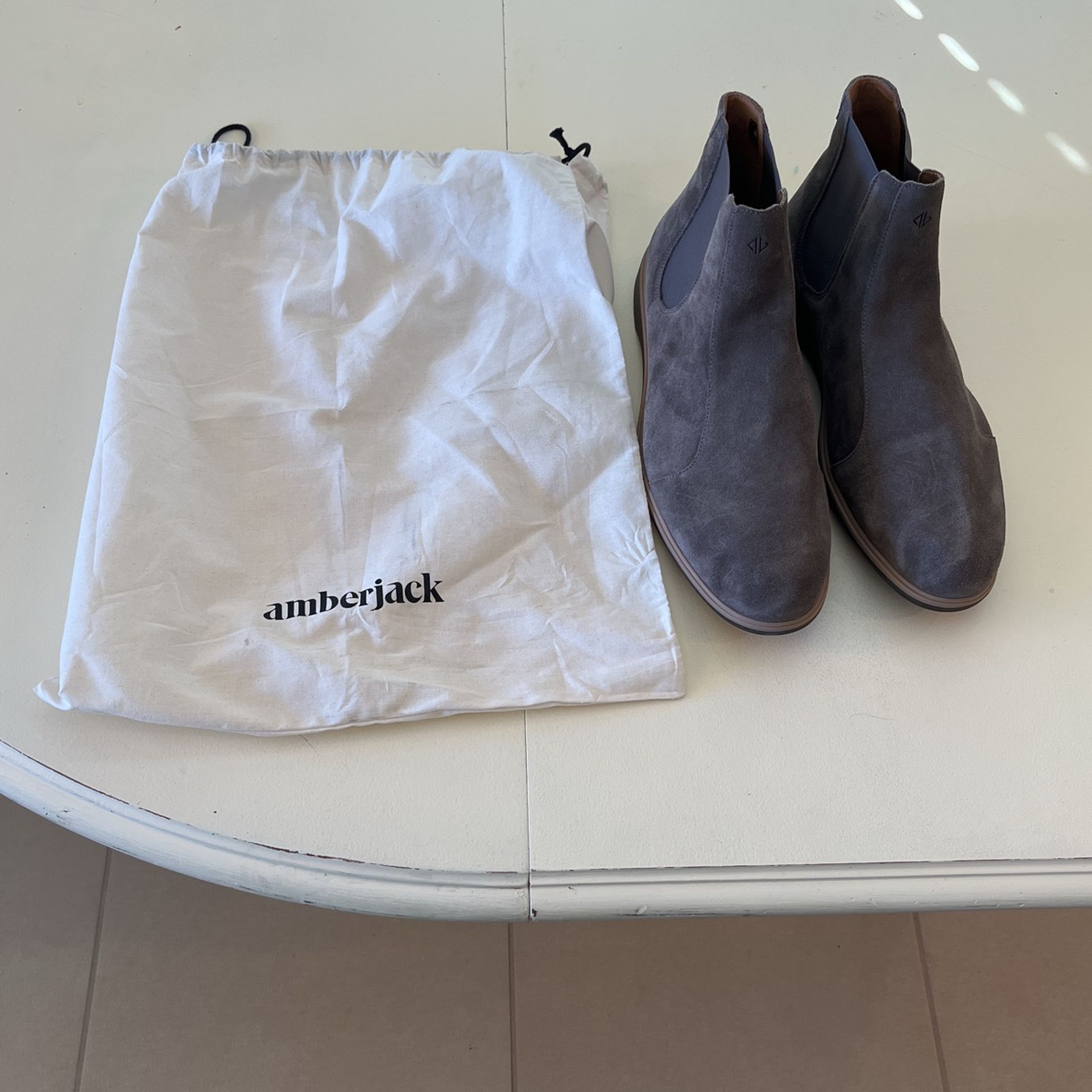 Amberjack Size 13 Men’s Shoes And Carrying Sack
