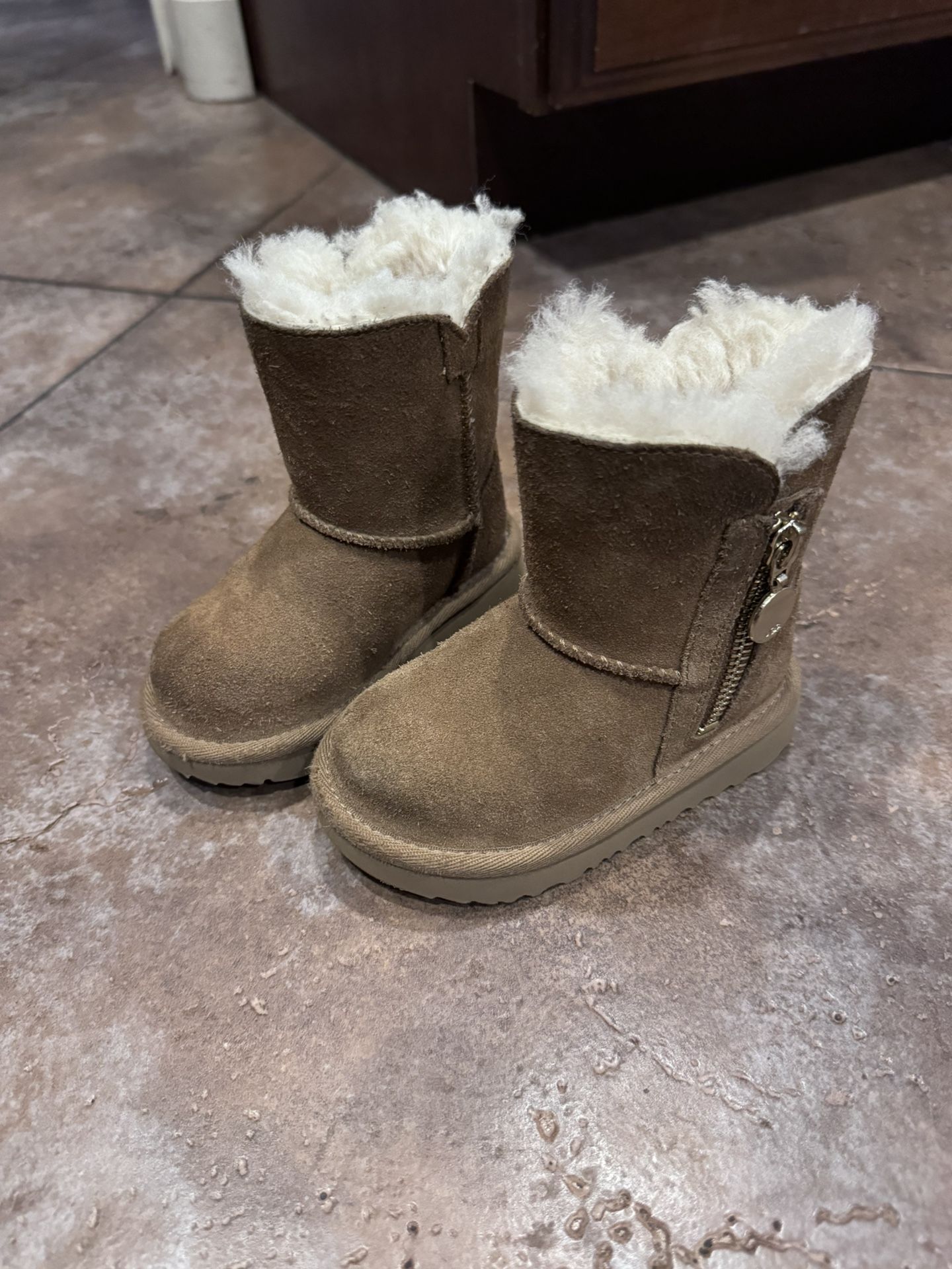 Uggs Size 6c