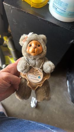 vintage 1990 Robert Raikes "Alison" Nursery Miniature Teddy Bear,