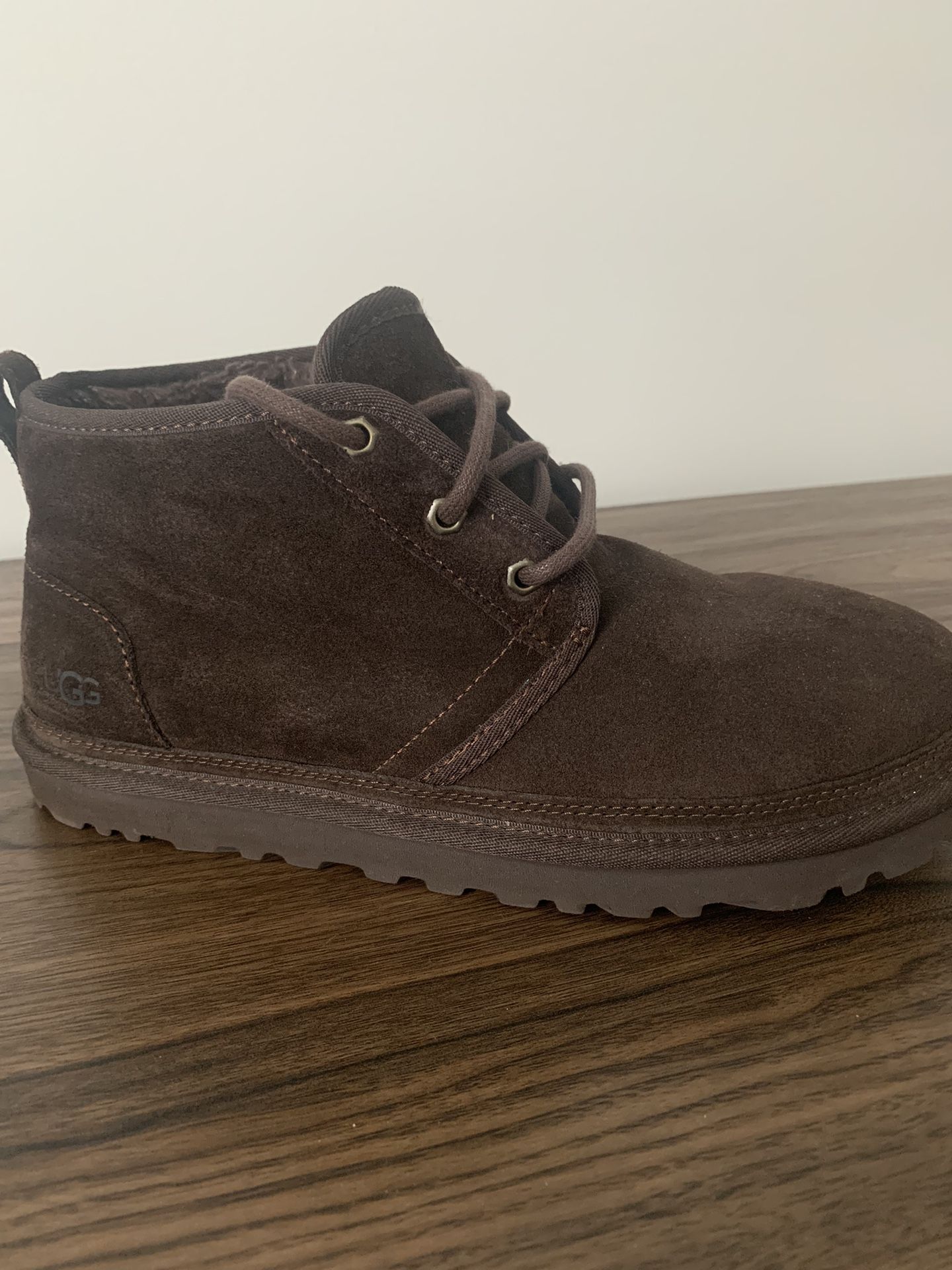 UGGS-BOOTS size 10 US in Mens