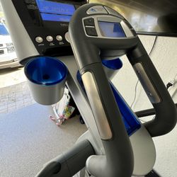 Life fitness Elliptical 