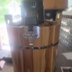 Oster Old Fashioned Ice Cream Machine 