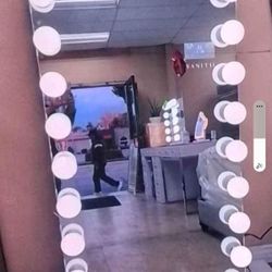 Special New Makeup Mirror Sample Flor Only $399 Cash