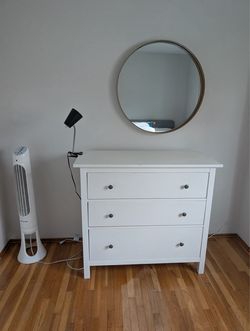 3-drawer dresser, white stain