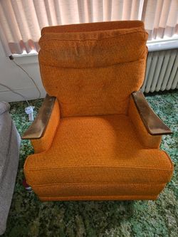 1970s COMFORTABLE SWIVEL ROCKER CHAIR