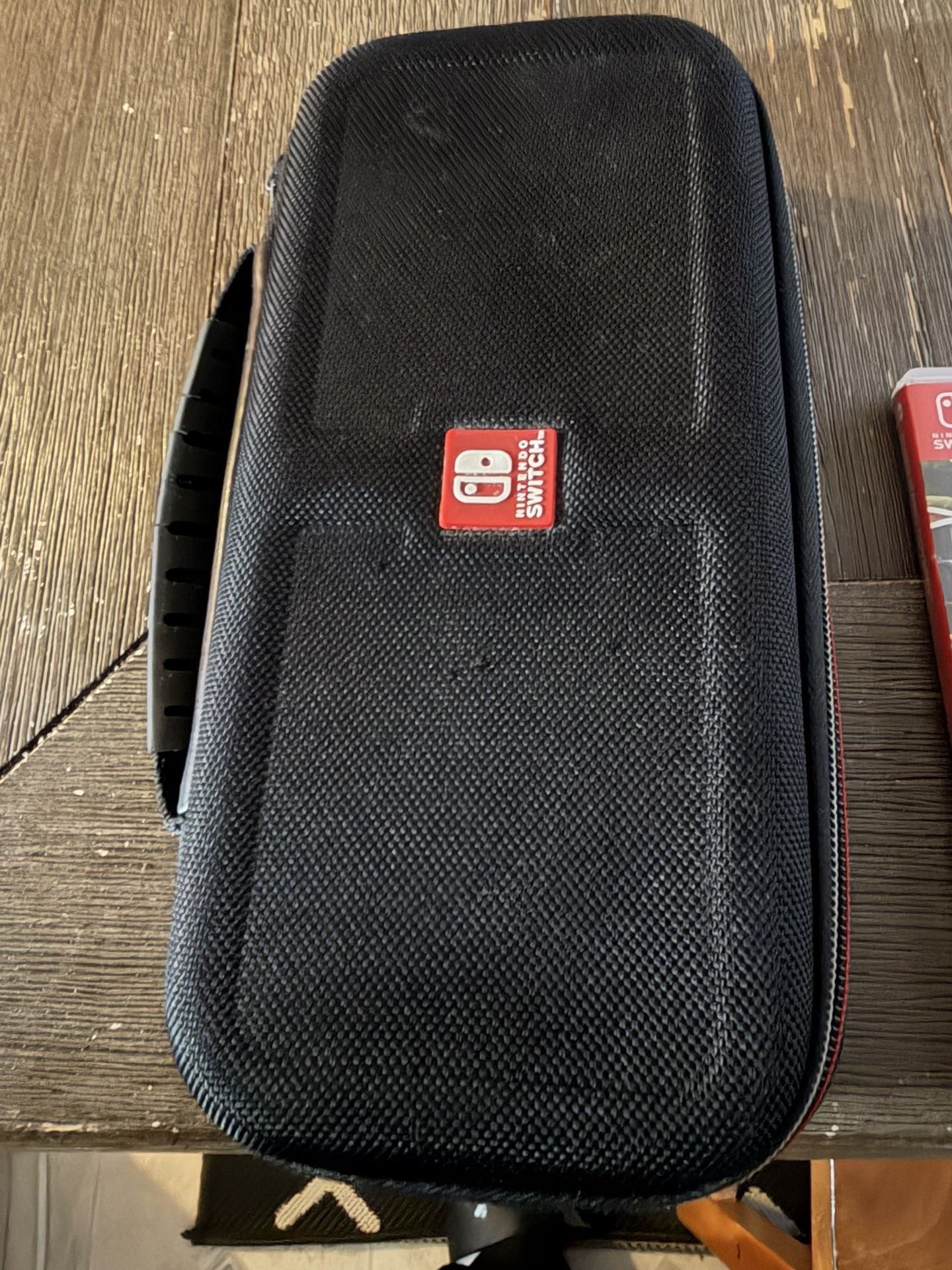 NINTENDO SWITCH CASE & GAME BUNDLE 