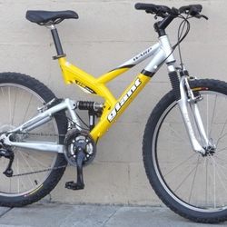 GIANT WARP DS3 MOUNTAIN BIKE