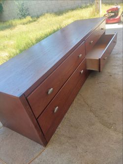 TV Stand / 4 drawer dresser