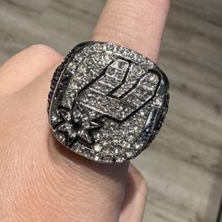 Spurs ring 