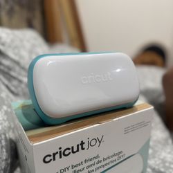 Cricut Joy™ Ultra-Compact Smart Cutting Machine
