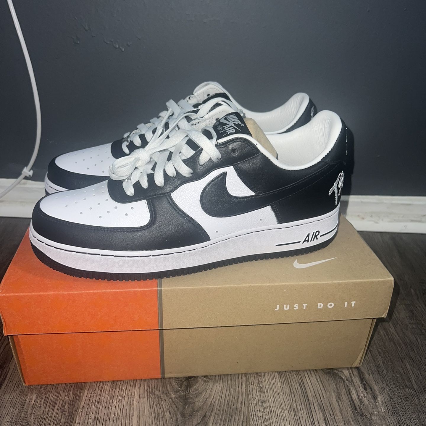 TS Air Force 1 Size 10 $125