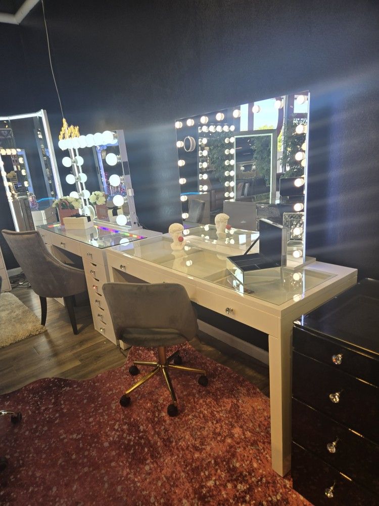 Vanity Desk And RGB MIRROR 120 DAYS SAME AS CASH NO CREDIT NEEDED