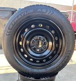 1 GOOD USED RIM & TIRE FOR SPARE HONDA CIVIC IN GREAT CONDITIONS 16X6 1/2  5X4.5 205/55R16 MASTERCRAFT TIRE $60 PICKUP ONLY