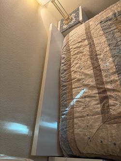 Queen bed white