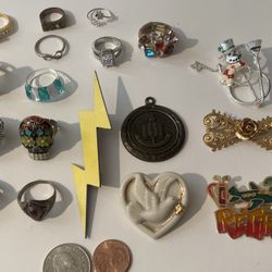 Vintage Lot Of 18 Pieces Of Jewelry 