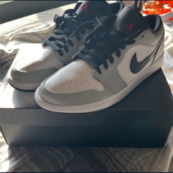 Air Jordan 1 light smoke grey