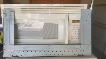 GE Microwave, White. Works