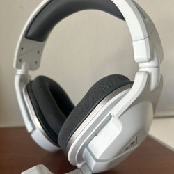 White Turtle Beach Bluetooth Headset