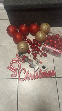 Ornaments Gold And Red Cristmas Sing