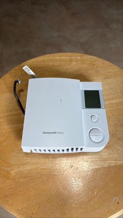 Honeywell RLV4305 5-2 Day Programmable TRIAC Line Volt Electric Heat Thermostat