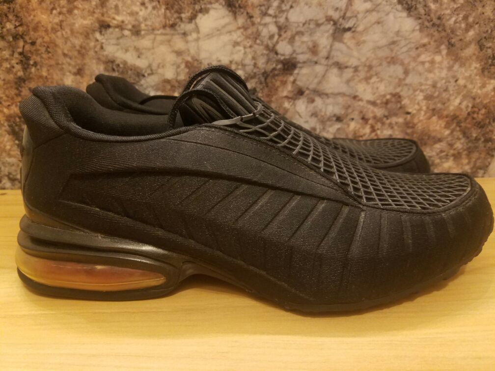 Nike Air Max Dolce for Sale in Loudon, TN -