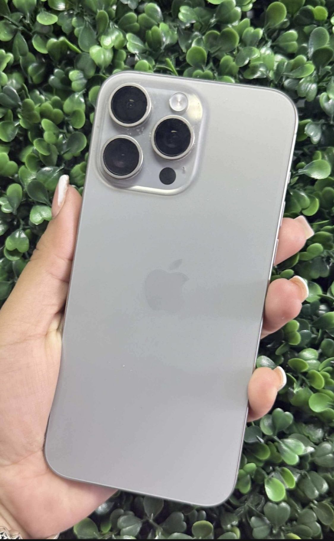 iPhone 15 Pro Max Unlocked (Like New)